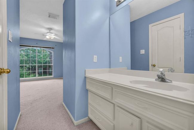 Part of the Jack-&-Jill bathroom | Image 31