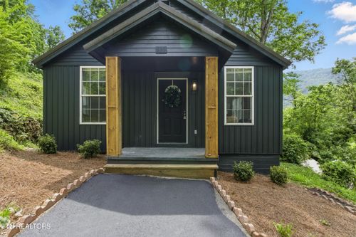 335 Hillcrest Dr, Cumberland Gap, TN, 37724-4780 | Card Image