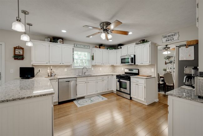 307 Blue Jay Dr, House other with 4 bedrooms, 4 bathrooms and 2 parking in Le Roy IL | Image 12