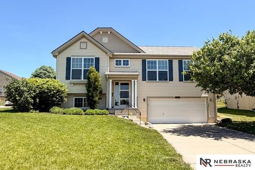 2301 Lakewood Dr, Papillion, NE, 68046-8081 | Card Image