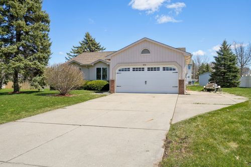 8061 Rose Ln, Goodrich, MI, 48438-9206 | Card Image