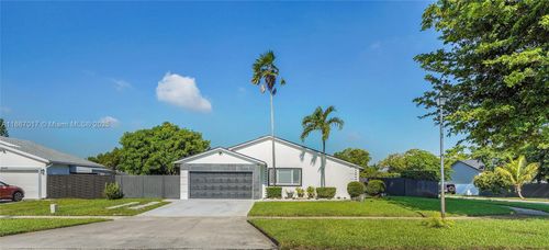 20050 Nw 62nd Ave, Hialeah, FL, 33015-4858 | Card Image