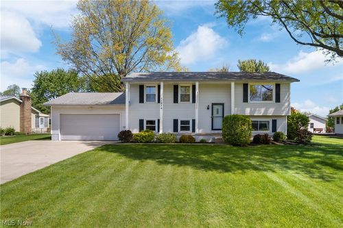 11074 Sagebrush Ave Ne, Uniontown, OH, 44685-8557 | Card Image