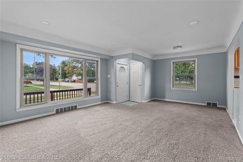 31344 Sheridan St, Garden City, MI, 48135-3304 | Card Image