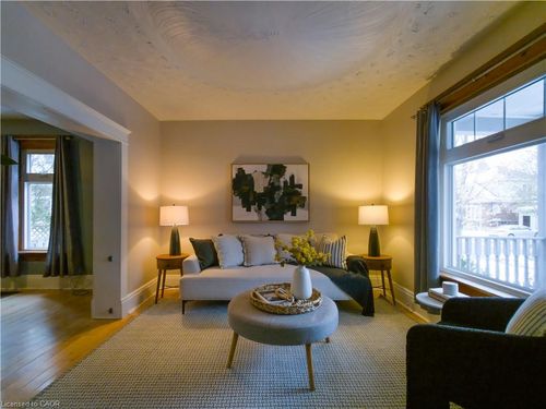 {{alt}} | Card Image