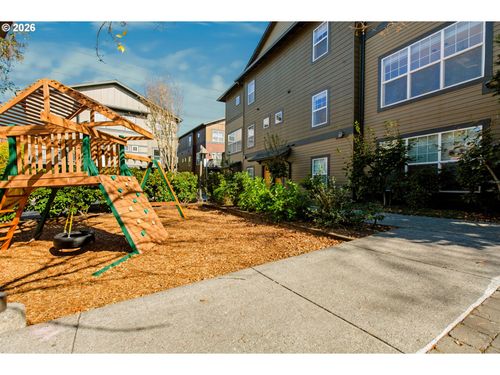 201-1090 Sw 170th Ave, Beaverton, OR, 97003-8092 | Card Image
