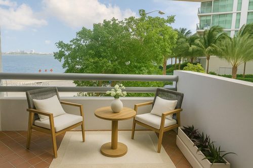 apt-203-555 Ne 30th St, Miami, FL, 33137-4348 | Card Image