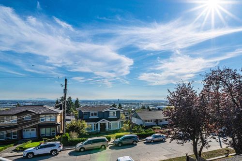 5511 Mckee St, Burnaby, BC, V5J2T9 | Card Image