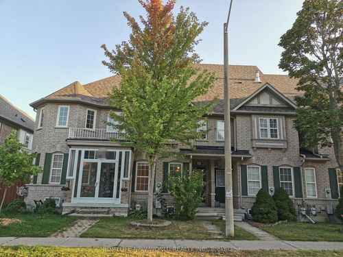 99 Selkirk Dr, Richmond Hill, ON, L4B4S4 | Card Image