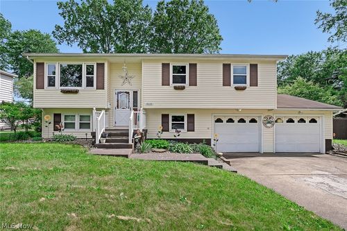 4633 Barrington Dr, Austintown, OH, 44515-5124 | Card Image