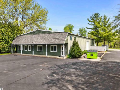 9435 E Cherry Bend Rd, Traverse City, MI, 49684-7618 | Card Image