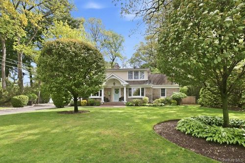 12 Woodland Ave, Syosset, NY, 11791-2121 | Card Image