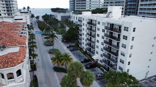 210-3000 Riomar St, Fort Lauderdale, FL, 33304-4220 | Card Image