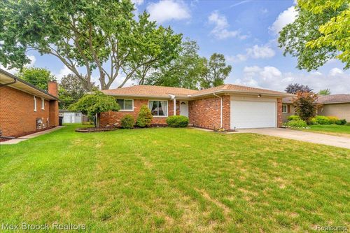14213 Susanna St, Livonia, MI, 48154-5914 | Card Image
