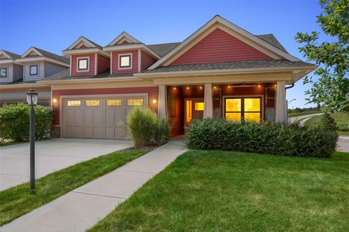 802 Ryan Ct, Iowa City, IA, 52246-2845 | Card Image