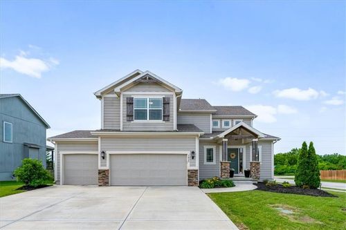 1825 Sw Merryman Dr, Lee's Summit, MO, 64082-3912 | Card Image