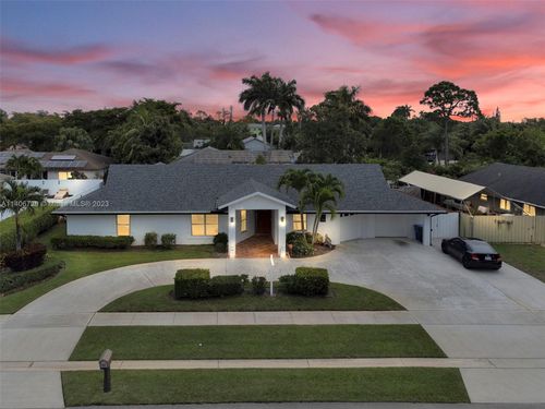 920 Briarwood Dr, Haverhill, FL, 33415-1377 | Card Image