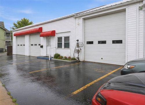 1068 Park Ave, Woonsocket, RI, 02895-6529 | Card Image