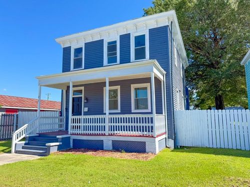 207 E Virginia Ave, Crewe, VA, 23930-1925 | Card Image