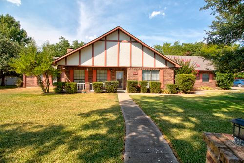 1219 Kiowa Dr E, Gainesville, TX, 76240-9581 | Card Image