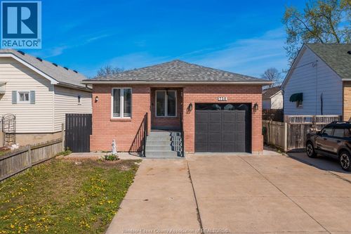 738 Bensette St, Windsor, ON, N8X2Z1 | Card Image