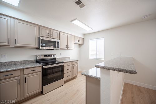 332-4381 Alexis Dr, Las Vegas, NV, 89103-7402 | Card Image