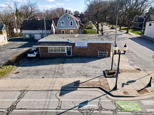 7027 W North Ave, Wauwatosa, WI, 53213-1942 | Card Image