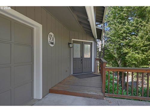 952 Summit Blvd, Springfield, OR, 97477-3767 | Card Image