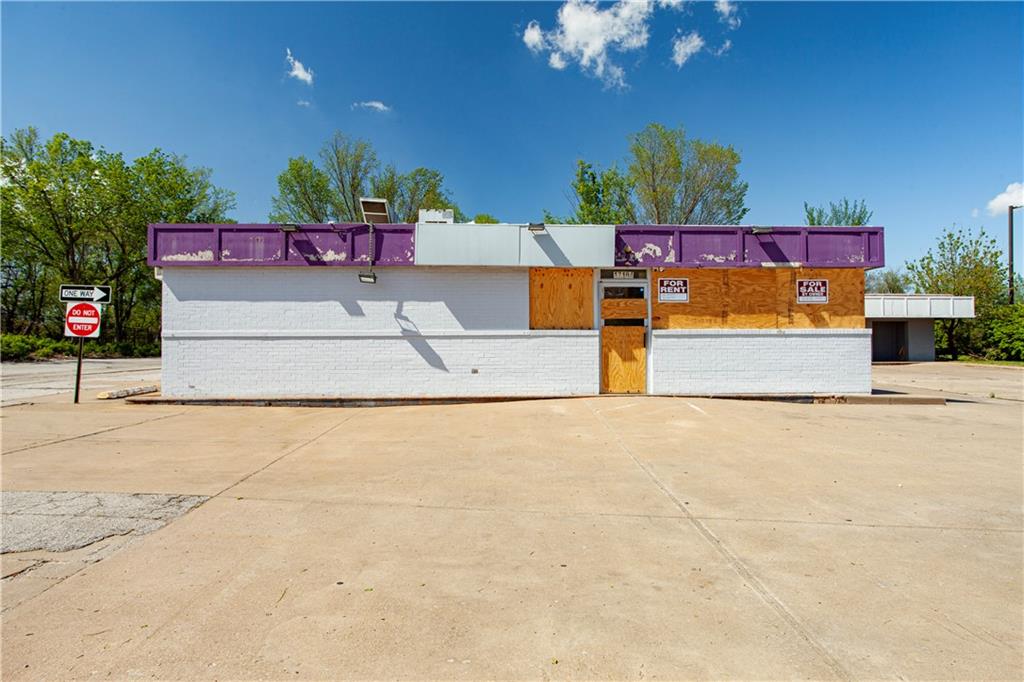 17100 E Us Highway 24, Independence, MO 64056