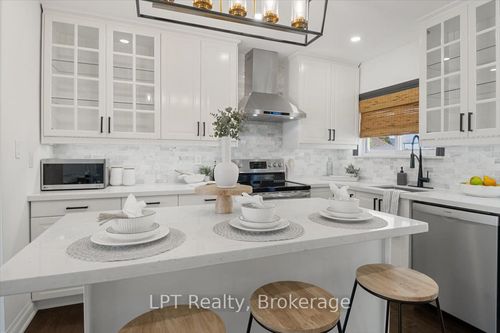 667 Wickens Ave, Burlington, ON, L7T3T1 | Card Image