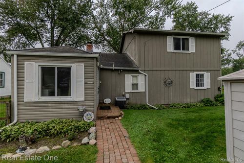 9393 Boncrest St, Commerce Township, MI, 48382-4207 | Card Image