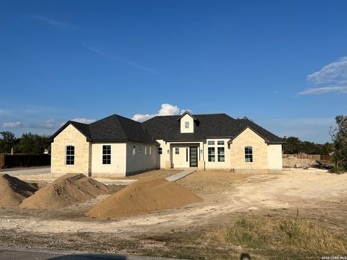 673 James Way, Castroville, TX, 78009-2256 | Card Image