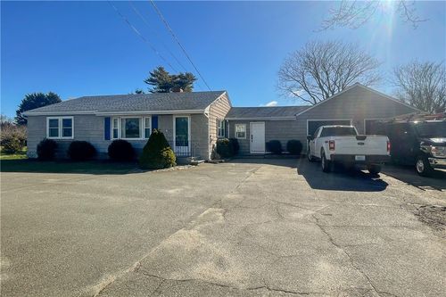 1365 E Main Rd, Portsmouth, RI, 02871-2328 | Card Image