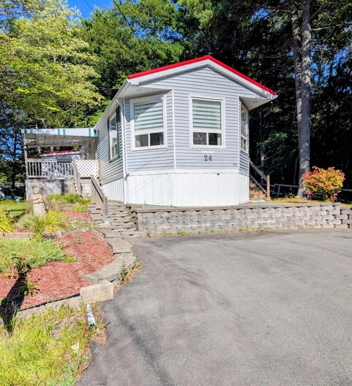 24 Autumn St, House with 3 bedrooms, 2 bathrooms and null parking in Bridgewater NS | Card Image
