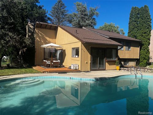 5231 Bantry Dr, West Bloomfield, MI, 48322-1534 | Card Image