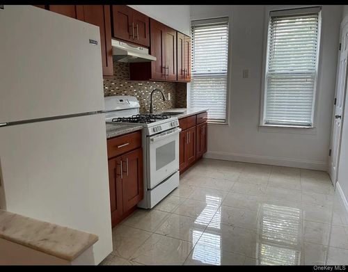 3092 44th St, Astoria, NY, 11103-2430 | Card Image