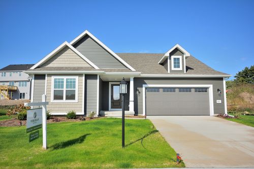 621 Standing Stone Dr, Waukesha, WI, 53189-5660 | Card Image