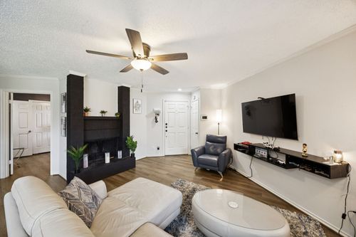 apt-281-16301 Ledgemont Ln, Addison, TX, 75001-5987 | Card Image