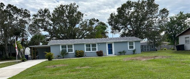 672 Pineapple Place, House other with 2 bedrooms, 1 bathrooms and null parking in Venice FL | Image 1