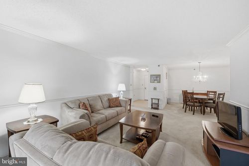 4-201-15100 Interlachen Dr, SILVER SPRING, MD, 20906-5611 | Card Image