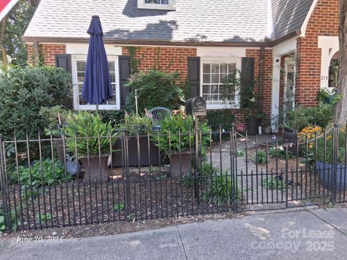 274 N Mulberry St, Statesville, NC, 28677-5138 | Card Image