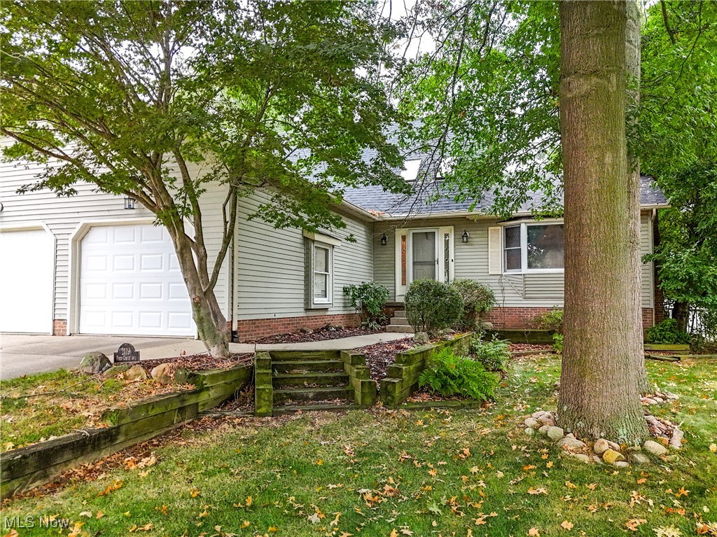 Field Circle Ave, Akron, OH 44312