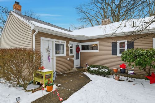 37-37 Greenwood Ter, Chicopee, MA, 01022-1164 | Card Image