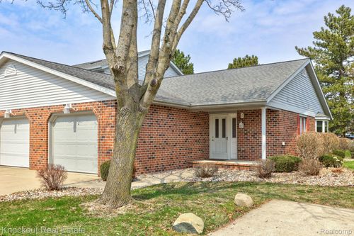 2 Wilshire Dr, Frankenmuth, MI, 48734-1328 | Card Image