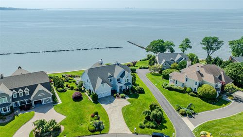 38 Pembroke Dr, Glen Cove, NY, 11542-1788 | Card Image