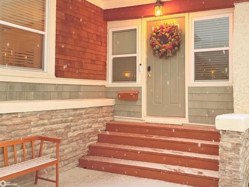 809 S 4th St, Fairfield, IA, 52556-3914 | Card Image