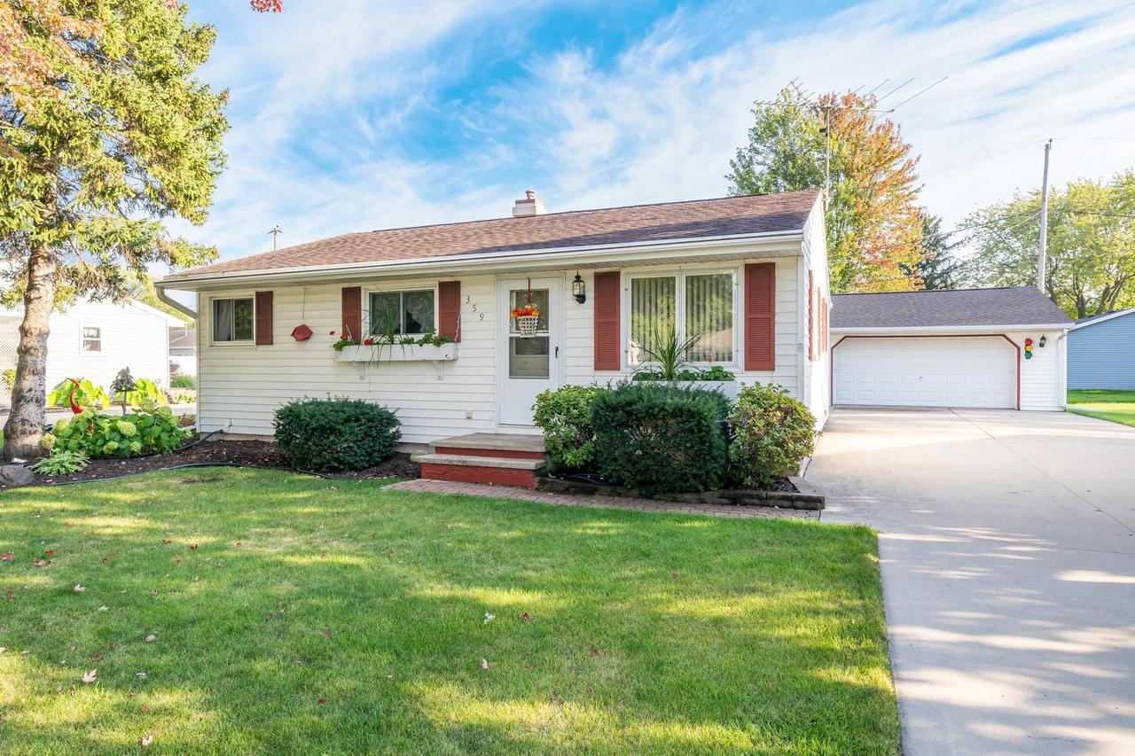 Mark Ct, Neenah, WI 54956