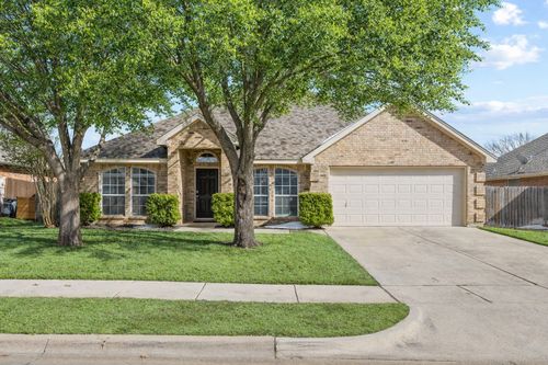 428 Vista Way Dr, Saginaw, TX, 76179-1395 | Card Image