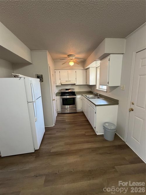 apt-2-318 N Poplar St, Gastonia, NC, 28054-3174 | Card Image