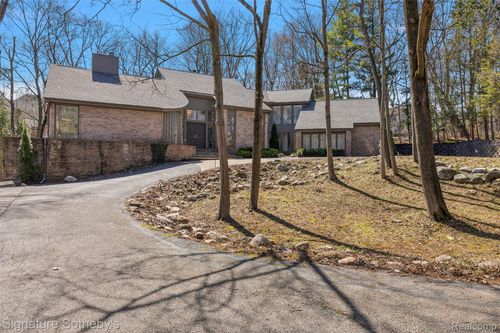 4650 Lahser Rd, Bloomfield Hills, MI, 48302-2132 | Card Image